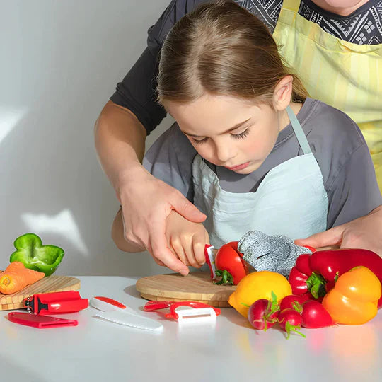 LillaKock™ | Säkert och kreativt köksset för barn (7 delar med skärbräda)